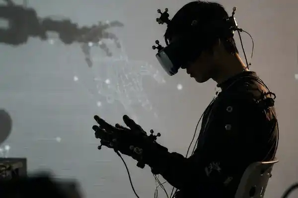在家上班，我的老闆是機器人