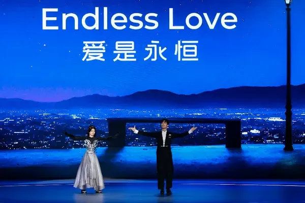 優必選超仿生機器人首發訂單破萬,最高售價99萬元|最前線