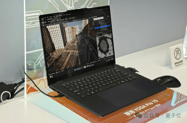 老黃RTX Spark真機現身Bilibili World！CPU和GPU直接焊在一起，筆記本跑120B大模型