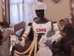 人形機器人挑戰騎馬射箭,還能製作新疆拉條子