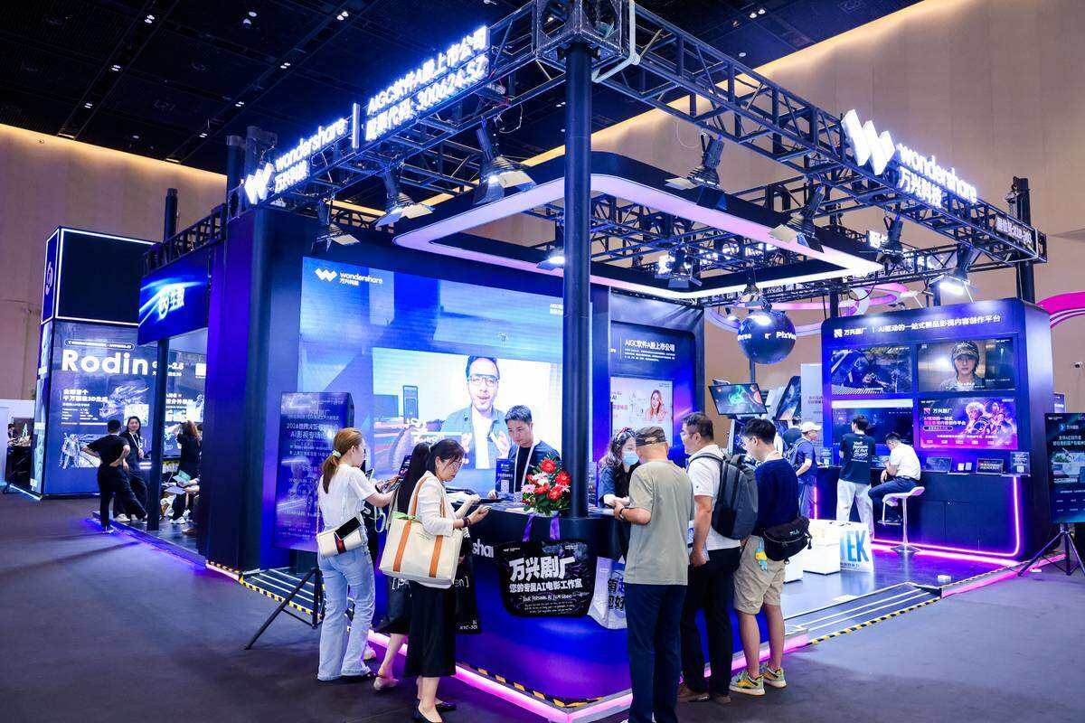 WAIC 2026現場直擊:萬興科技旗下萬興劇廠“無限畫布”、新品Filmora.AI與Virbo AI火爆首秀