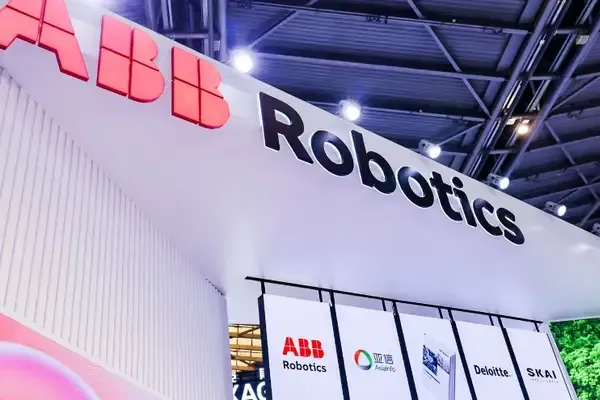 SKAI Intelligence在2026 WAIC 參與《工業級物理AI賦能高精密製造》白皮書中文版發佈,並與 ABB機器人舉行戰略合作簽約儀式