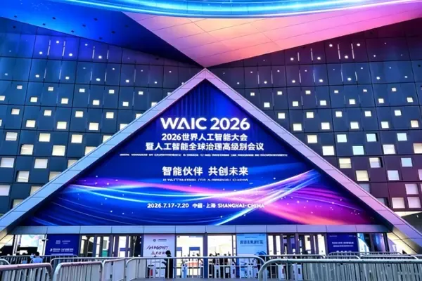 帶著AI去前線!36氪逛透WAIC,帶你看懂2026全行業AI最真實走向!