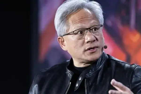 黃仁勳站在 AI 產業的十字路口吶喊:力挺開源